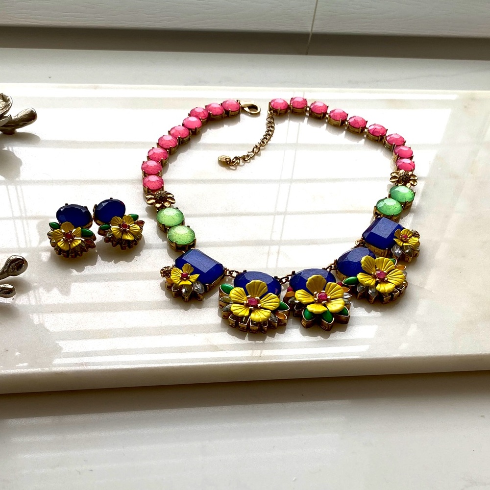 Gorgeous flowered jeweled Necklace and Earrings  SET. 
Multicolor 🌺🌸🌼Talbots